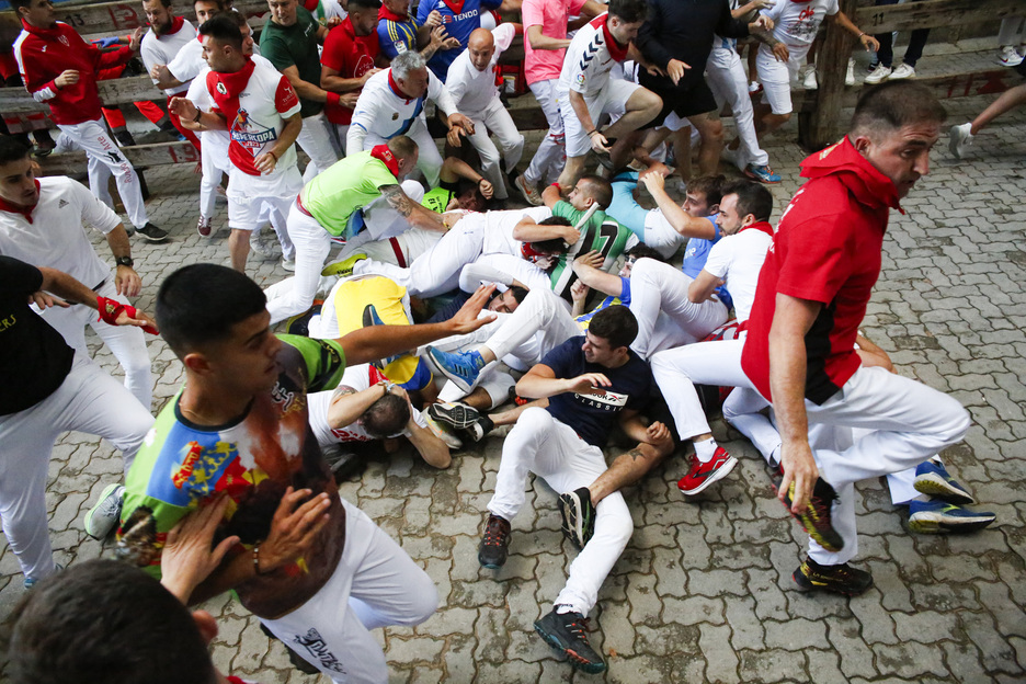 Conta de montonera en la bajada al callejón. 