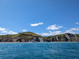 Zortzi irteera eskaintzen ditu Euskal Kostaldeko Geoparkeak belaontziz Zumaia eta Deba arteko flyscha ikusteko.