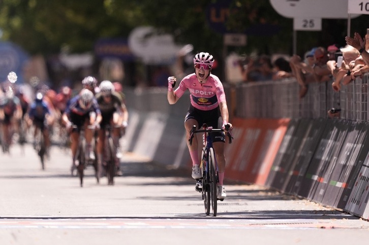 Elisa Longo Borghini entra triunfal en el que es el primer Giro de su palmarés.