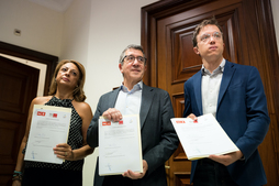 Cristina Valido (Coalición Canaria), Patxi López (PSOE) e Íñigo Errejón (Sumar) han registrado la proposición para reformar la Ley de Extranjería.