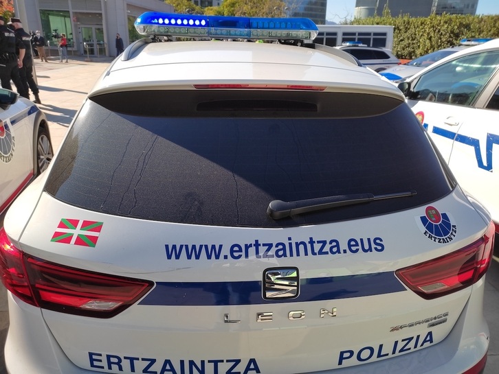 Un coche patrulla de la Ertzaintza, en una imagen de archivo.