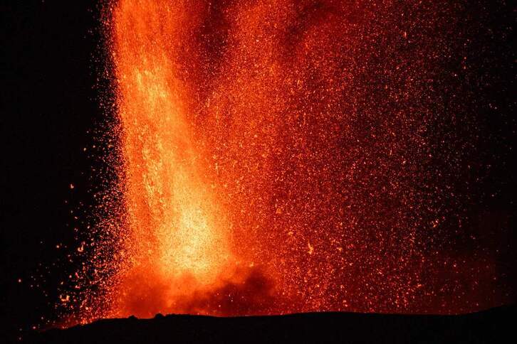 Etna sumendiaren erupzioa, astelehen honetan.