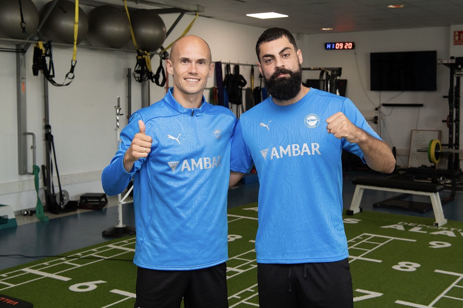 Villalibre, junto a Guridi, se ha incorporado a los entrenamientos esta mañana. (@Alaves)