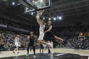 Derbi entre Baskonia y Bilbao Basket de la temporada pasada.