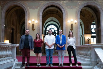 Representantes de los grupos firmantes del acuerdo, este miércoles en el Parlament.