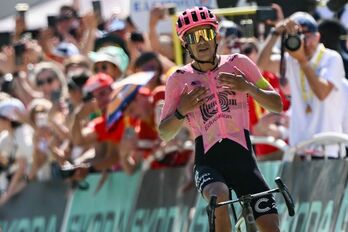 Tras ser líder por un día, ahora Richard Carapaz se ha hecho con el triunfo de etapa en el Tour.