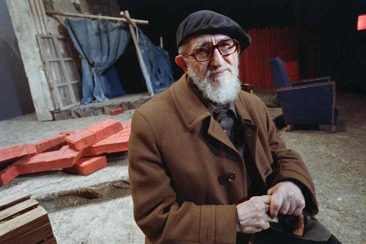 Abbé Pierre, religioso francés y activista en favor de los pobres, en una fotografía tomada en 1988.