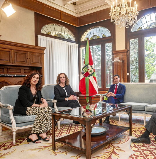 Las dirigentes de Satse, Marta Ferrero y Amaia Mayor, en su reunión de  ayer.