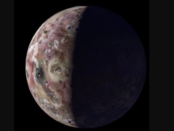 Primera imagen del Oolo sur de la Luna.