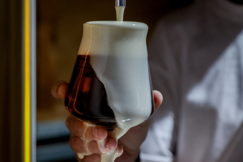 Cerveza negra, mucha historia detrás de su potente sabor.