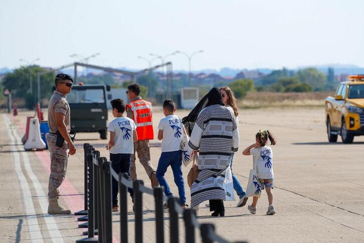 Varios niños a su llegada a Madrid el miércoles.