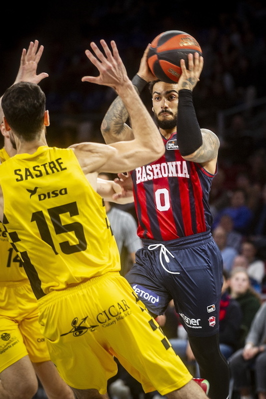 Tenerife y Saski Baskonia han protagonizado duelos muy vistosos en los últimos años.