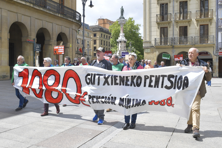 Movilización del colectivo pensionista en Iruñea para exigir una pensión mínima de 1.080 euros.