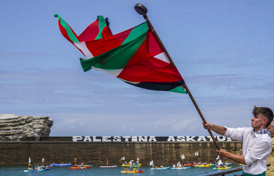 Palestinaren alde egiteko paradara ere izan da.