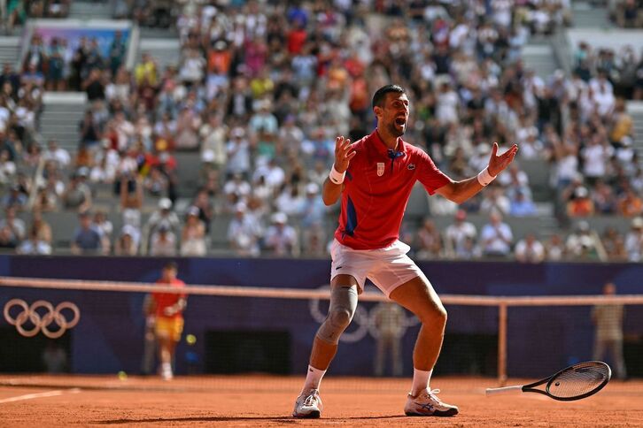 La alegría de Djokovic después de ganar el oro olímpico.