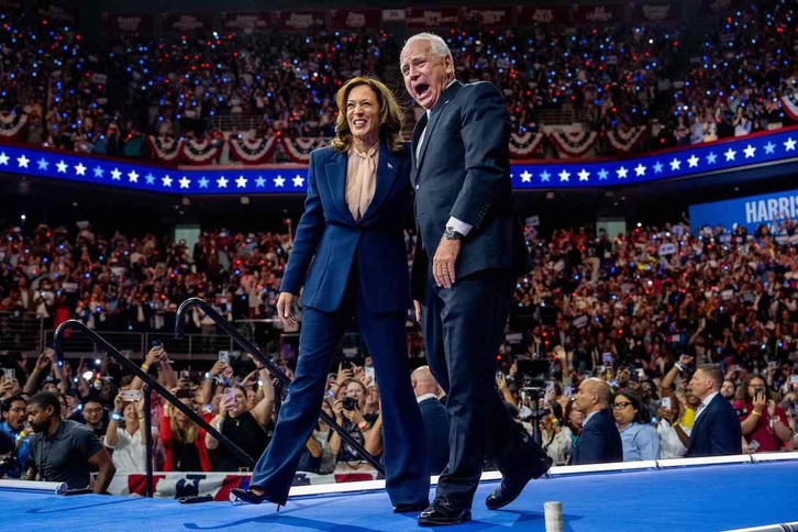 Harris y Waltz, esta pasada noche en un acto celebrado en Filadelfia. 