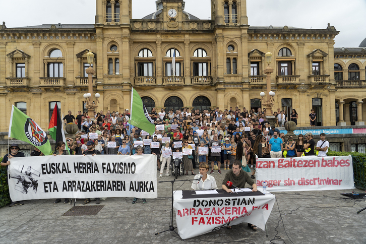 Ehunka herritar elkartu dira arrazismoaren eta faxismoaren aurka.