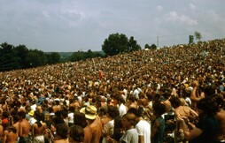 500.000 pertsona inguru bildu ziren 1969an Woodstock jaialdian.