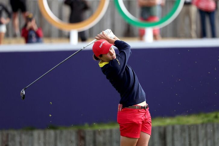 Carlota Ciganda, durante la primera jornada de golf en los Juegos Olímpicos de París.