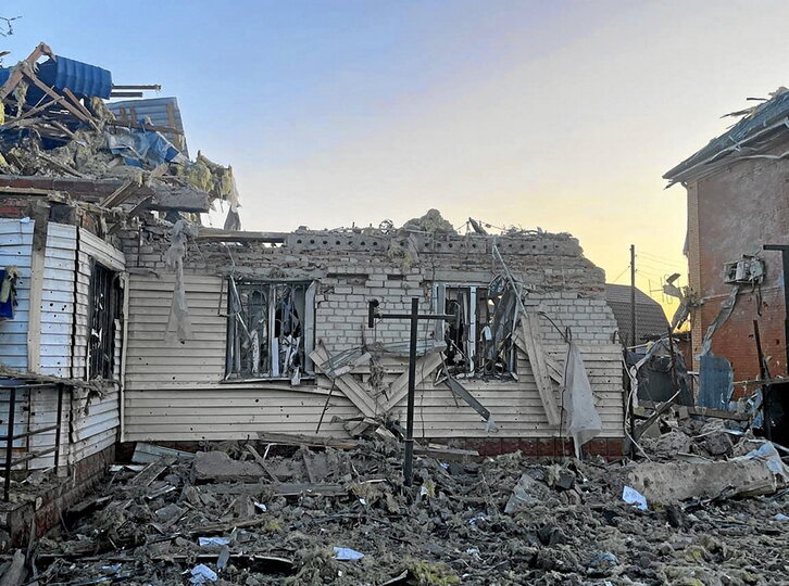 Daños causados por bombardeos ucranianos en viviendas de Sudzha, en Kursk.