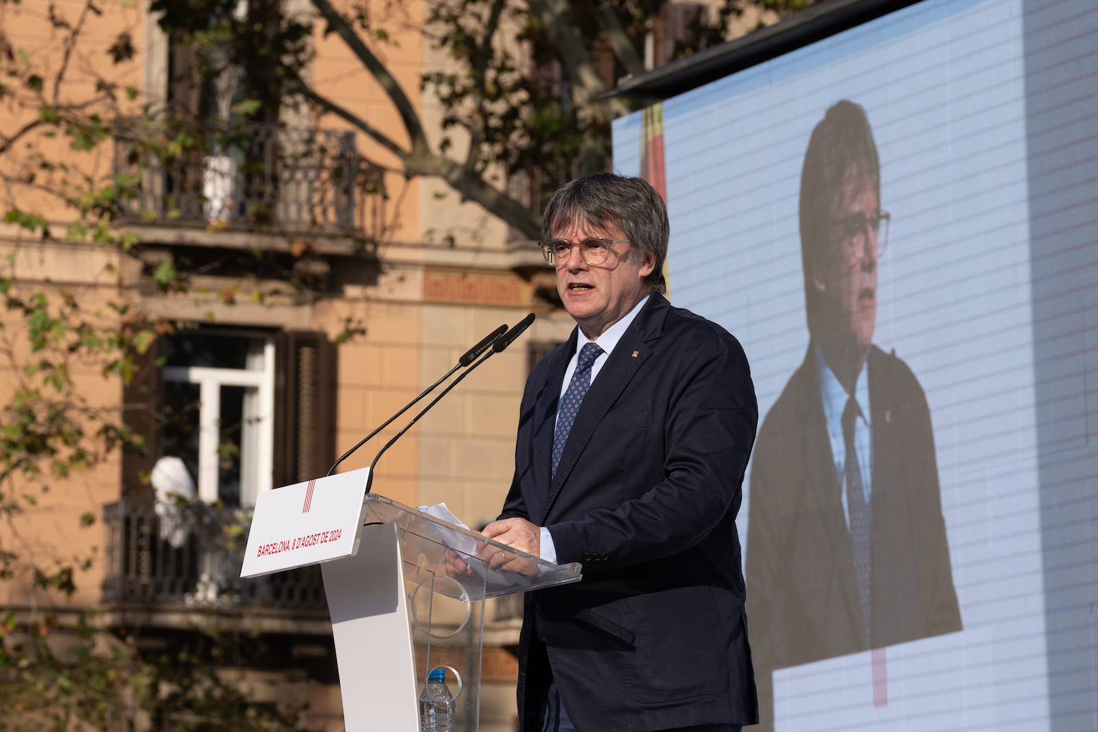 Puigdemont, en el acto que ha precedido a la sesión de investidura. 