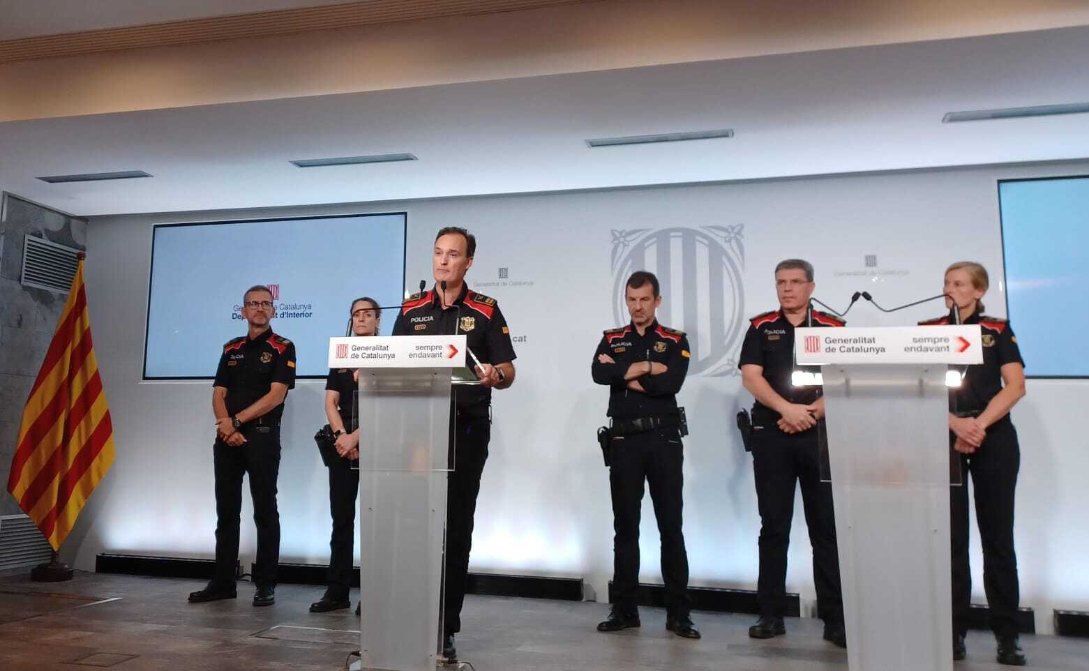 Eduard Sallent, en la rueda de prensa junto a responsables de Interior y la cúpula policial de Mossos. 