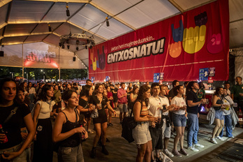 Ambiente en las txosnas de Gasteiz durante las fiestas de La Blanca..