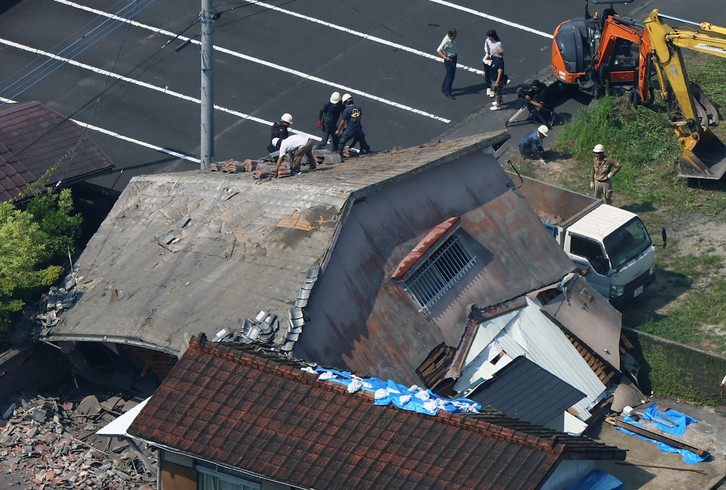 Una casa derruida por los terremotos de estos días, en este caso en la ciudad de Osaki.