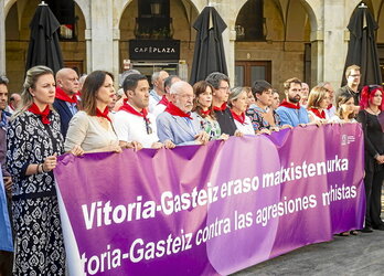 Concentración celebrada ayer en Gasteiz contra las agresiones sexistas.