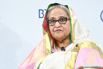 Imagen de la ex primera ministra de Bangladesh, Sheikh Hasina, que será juzgada por una muerte ocurrida en las protestas que provocaron su dimisión.