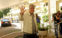 Pedro Almodovarren irudia, 2004. urtean Maria Cristina hotelera iritsi zenekoa.