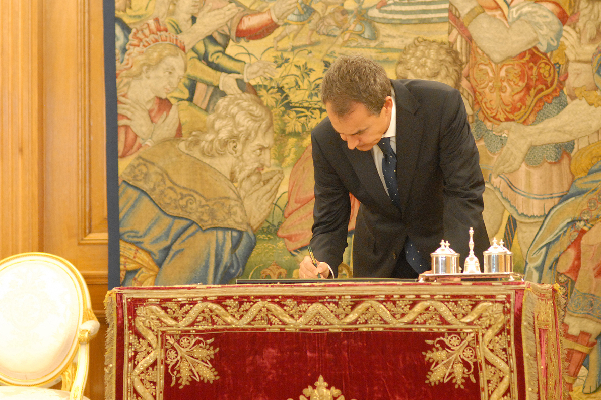 El presidente del Gobierno, José Luis Rodríguez Zapatero, durante el acto de sanción de la reforma de la Constitución