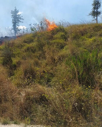 El incendio que se desató el jueves en el monte Ezkaba, en Iruñerria.