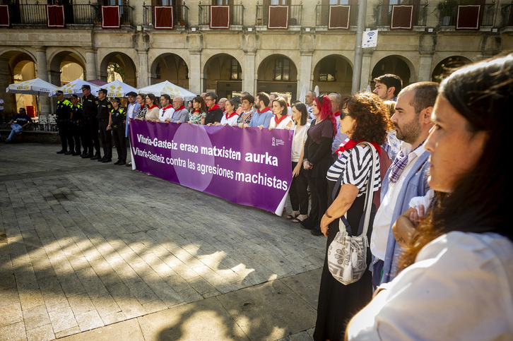 Concentración de repulsa contra las agresiones denunciadas durante las fiestas de Gasteiz. 