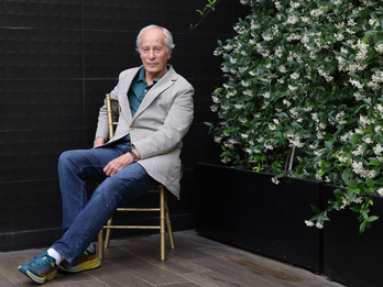 Richard Ford posa durante la gira de presentación del cierre de la saga de su personaje más conocido.