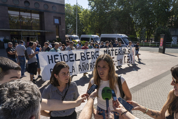 Usua Lasa LABeko ordezkaria, Cementos Rezolako beharginek egindako protesta batean.