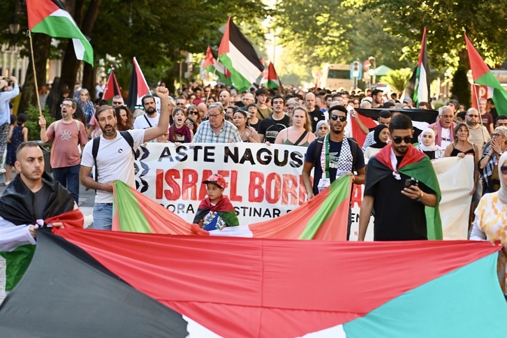 Una gran bandera palestina ha abierto la movilización.