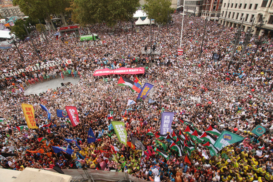 Bilbo comienza su Aste Nagusia con una plaza Arriaga a rebosar.