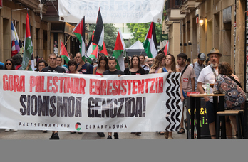 Palestinaren aldeko manifestazioa, Donostiako Alde Zaharrean barrena.