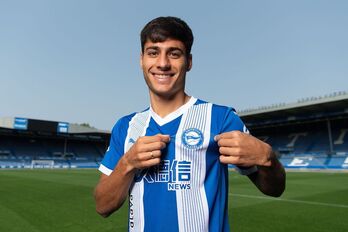 Carlos Martin llega al Alavés para cubrir el hueco de la cesión de Panichelli.