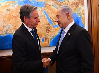 Saludo entre Anthony Blinken y Benjamin Netanyahu.