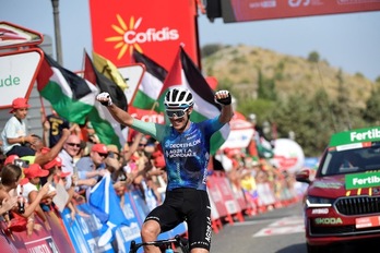 Alucinando, Ben O'Connor celebra su día de gloria en la Vuelta.