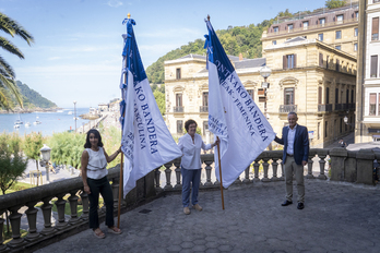 La presentación de la Bandera de La Concha ha tenido lugar esta mañana en el Ayuntamiento de Donostia.