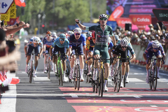 Wout Van Aert celebra su sufrida victoria en Córdoba.