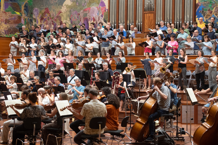 Imagen del ensayo de Euskadiko Orkestra y el Orfeón Donostiarra.