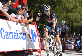 Roglic celebra su segunda victoria de etapa en esta Vuelta.