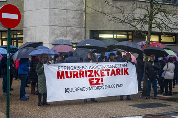 Urtarrilean paziente bat hil ondotik Laudioko EAGko murrizketak salatzeko herrian egin zuten manifestazioaren irudia. 