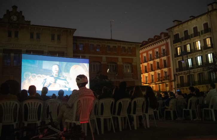 ‘Irati’, este lunes noche en la Plaza de San Francisco de Iruñea.