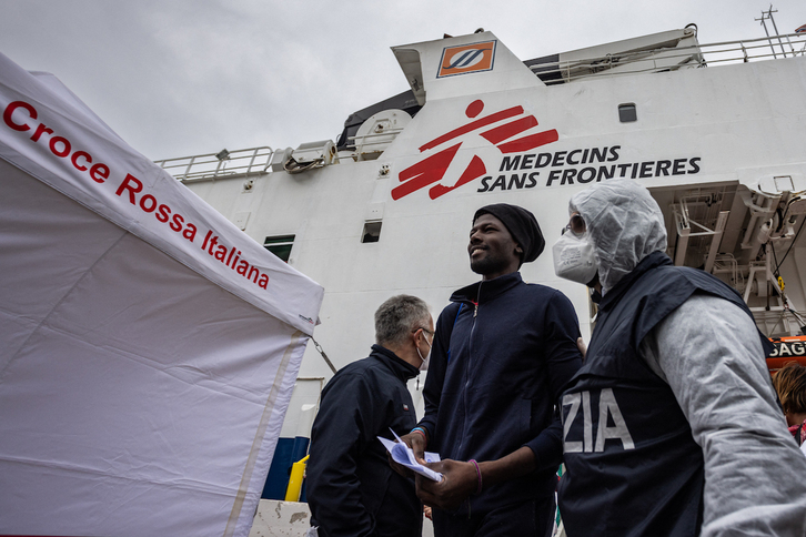 Uno de los inmigrantes rescatados por el barco de MSF.