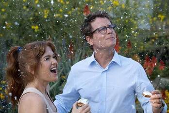 Isla Fisher eta Greg Kinnear